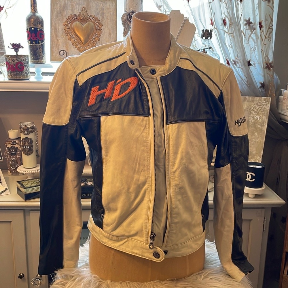 Harley Davidson women’s leather jacket.